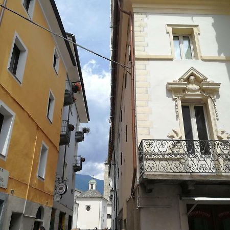 Appartamento Nel Centro Storico Di Aosta Con Vista Sui Ghiacciai Exterior photo