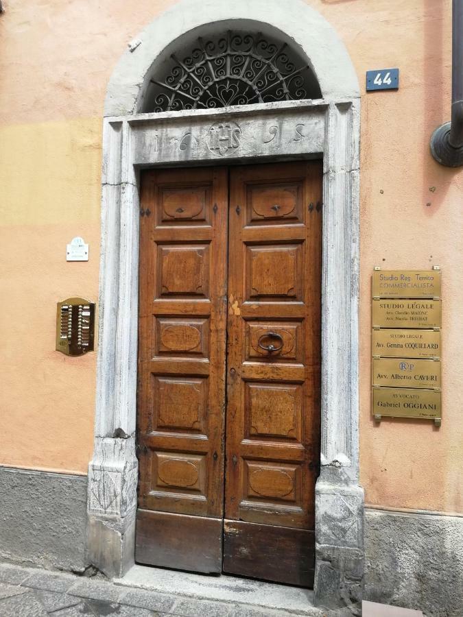 Appartamento Nel Centro Storico Di Aosta Con Vista Sui Ghiacciai Exterior photo